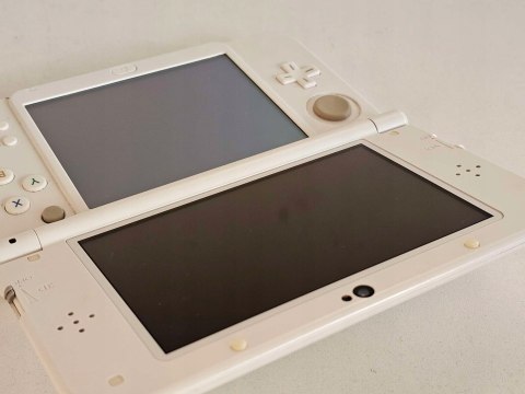 ŁADNA KONSOLA NEW NINTENDO 3DS XL BIAŁA IPS + RYSIK + ETUI + ŁADOWARKA