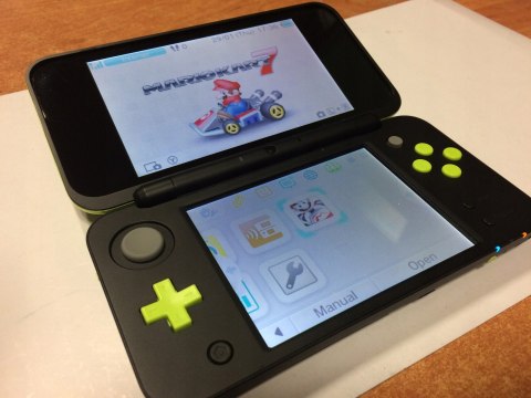 ZADBANA KONSOLA NEW NINTENDO 2DS XL CZARNO-ZIELONA + MARIO KART 7 + ETUI
