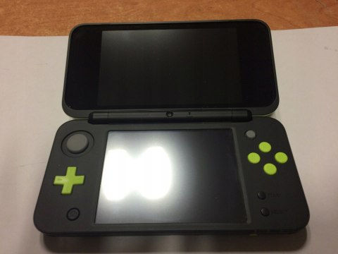 ZADBANA KONSOLA NEW NINTENDO 2DS XL CZARNO-ZIELONA + MARIO KART 7 + ETUI