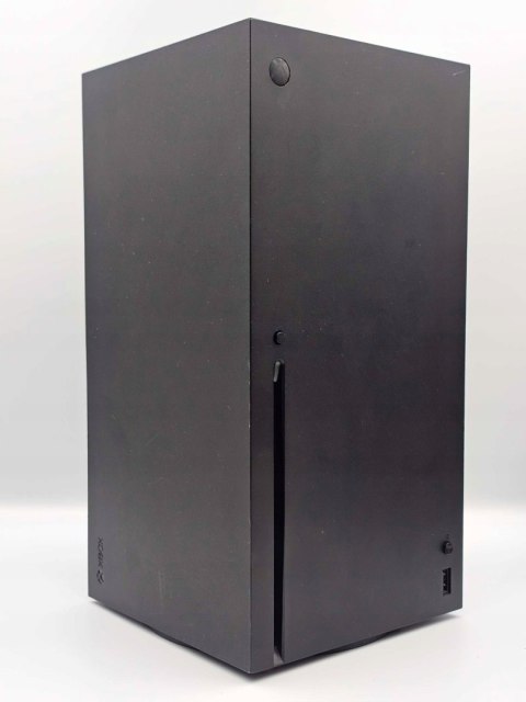 KONSOLA XBOX SERIES X 1TB Z NAPĘDEM + 3 GRY + PAD
