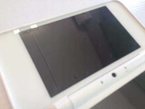 KONSOLA NEW NINTENDO 2DS XL BIAŁO-POMARAŃCZKOWA + +RYSIK