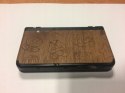 KONSOLA NEW NINTENDO 3DS CZARNA + 4 GRY + COVER PLATE' ALA DREWNO + PUDEŁKO