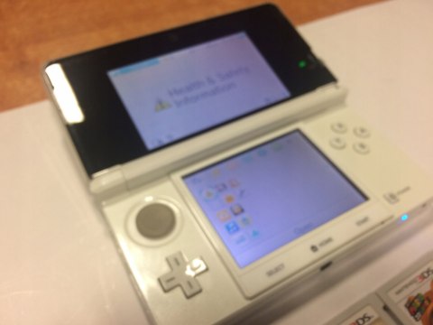 KONSOLA NINTENDO 3DS BIAŁA + ŁADOWARKA + RYSIK + ETUI + 2 ZELDY + MARIO