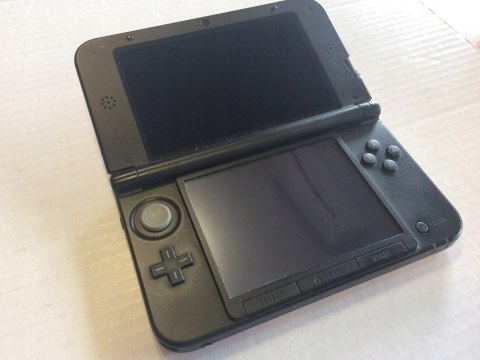KONSOLA NINTENDO 3DS XL CZERWONA + PUDEŁKO + GRA NEW SUPER MARIO 2