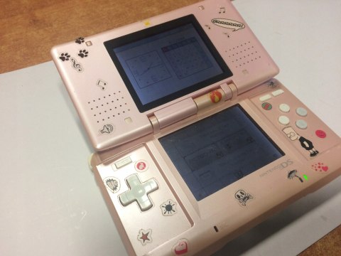 KONSOLA NINTENDO DS W KOLORZE RÓŻOWYM