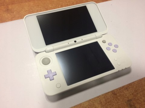 PIĘKNA ZADBANA KONSOLA NINTENDO 2DS XL W KOLORZE LAWENDOWYM + GRA TOMODACHI