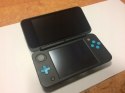 ZADBANA KONSOLA NEW NINTENDO 2DS XL NIEBIESKO-CZARNA + USB + ETUI