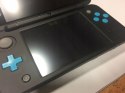 ZADBANA KONSOLA NEW NINTENDO 2DS XL NIEBIESKO-CZARNA + USB + ETUI