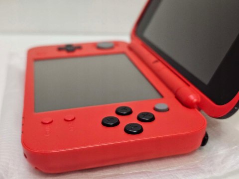 ZADBANA KONSOLA NINTENDO 2DS XL EDYCJA POKE BALL + PUDEŁKO + ŁADOWARKA