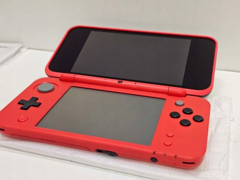ZADBANA KONSOLA NINTENDO 2DS XL EDYCJA POKE BALL + PUDEŁKO + ŁADOWARKA