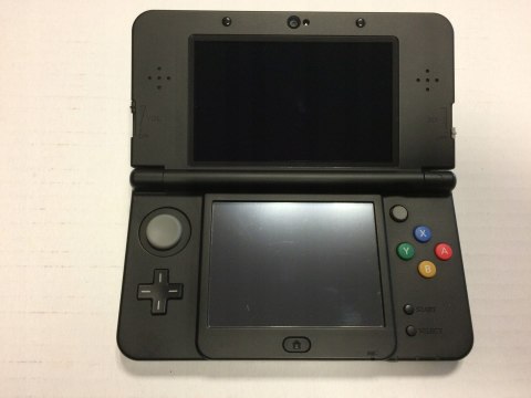 BARDZO ŁADNA KONSOLA NEW NINTENDO 3DS CZARNA + RYSIK + PUDEŁKO