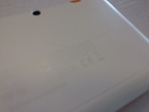 KONSOLA NEW NINTENDO 2DS XL BIAŁO-POMARAŃCZKOWA + +RYSIK