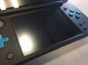 KONSOLA NEW NINTENDO 2DS XL NIEBIESKO-CZARNA + RYSIK + ETUI