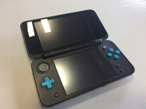 KONSOLA NEW NINTENDO 2DS XL NIEBIESKO-CZARNA + RYSIK + ŁAD