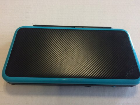 KONSOLA NEW NINTENDO 2DS XL NIEBIESKO-CZARNA + RYSIK + ŁAD