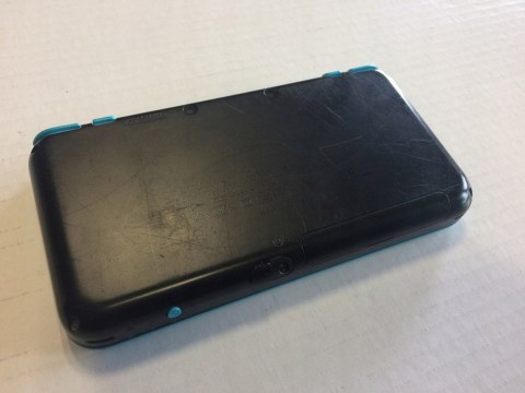 KONSOLA NEW NINTENDO 2DS XL NIEBIESKO-CZARNA + RYSIK + ŁAD