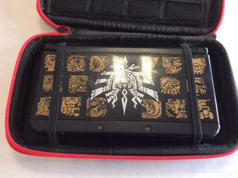 KONSOLA NEW NINTENDO 3DS CZARNA + RYSIK + USB + COVER PLATE MONSTER HUNTER
