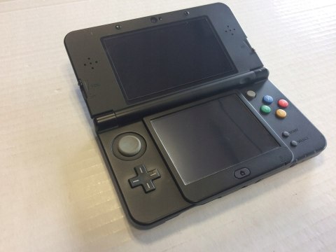 KONSOLA NEW NINTENDO 3DS CZARNA + RYSIK + USB + ETUI MARIO