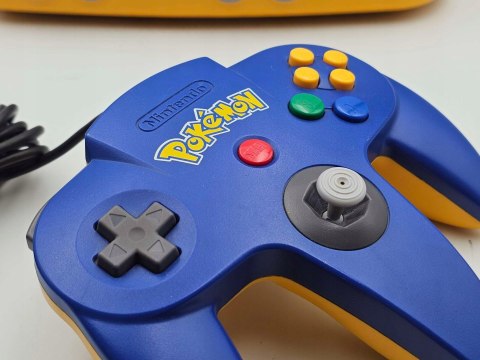 KONSOLA NINTENDO 64 POKEMON PIKACHU EDITION N64 + EXPANSION MEMORY PAK