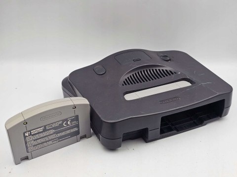KONSOLA NINTENDO 64 + DWA PADY + JUMPER PAK + RUMBLE PAK + GRA