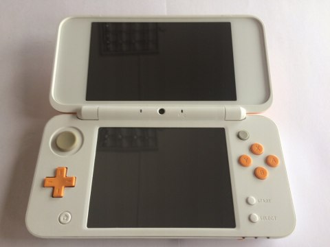 KONSOLA NEW NINTENDO 2DS XL BIAŁO-POMARAŃCZKOWA + RYSIK + ETUI