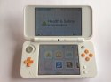 KONSOLA NEW NINTENDO 2DS XL BIAŁO-POMARAŃCZKOWA + RYSIK + PUDEŁKO