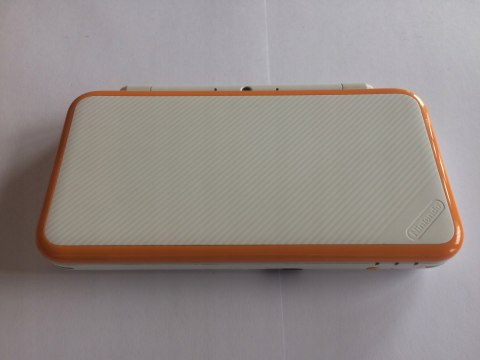 KONSOLA NEW NINTENDO 2DS XL BIAŁO-POMARAŃCZKOWA + RYSIK + PUDEŁKO