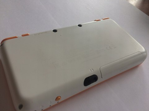 KONSOLA NEW NINTENDO 2DS XL BIAŁO-POMARAŃCZKOWA + RYSIK + PUDEŁKO