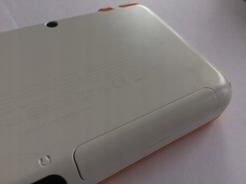KONSOLA NEW NINTENDO 2DS XL BIAŁO-POMARAŃCZKOWA + RYSIK + PUDEŁKO