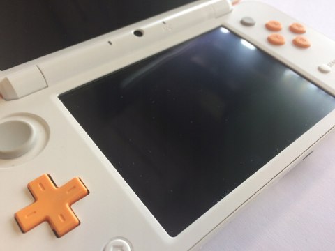 KONSOLA NEW NINTENDO 2DS XL BIAŁO-POMARAŃCZKOWA + RYSIK