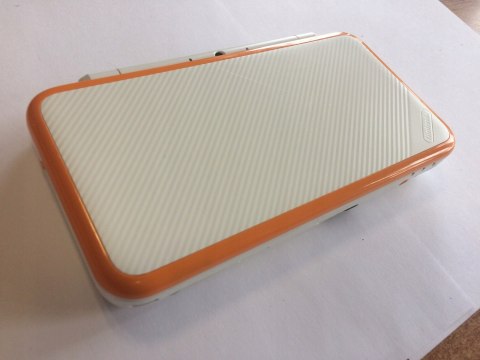 KONSOLA NEW NINTENDO 2DS XL BIAŁO-POMARAŃCZKOWA + RYSIK