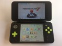 KONSOLA NEW NINTENDO 2DS XL CZARNO-ZIELONA + MARIO KART 7 + ETUI