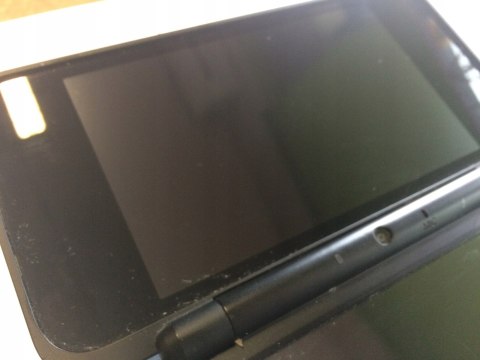 KONSOLA NEW NINTENDO 2DS XL NIEBIESKO-CZARNA + ŁADOWARKA + RYSIK