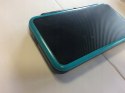 KONSOLA NEW NINTENDO 2DS XL NIEBIESKO-CZARNA + ŁADOWARKA + RYSIK