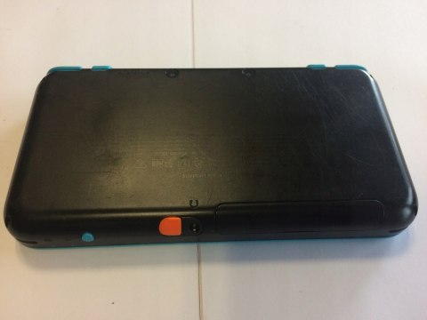 KONSOLA NEW NINTENDO 2DS XL NIEBIESKO-CZARNA + ŁADOWARKA + RYSIK