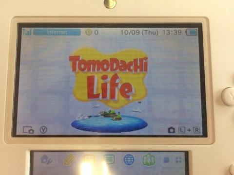 KONSOLA NINTENDO 2DS + GRA TOMODACHI LIFE + RYSIK + USB + KARA PAMIĘCI