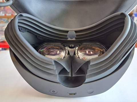 ZADBANE GOGLE SONY PLAYSTATION VR2 PS5 + KONTROLERY + SŁUCHAWKI ZADBANE GOGLE SONY PLAYSTATION VR2 PS5 + KONTROLERY + SŁUCHAWKI