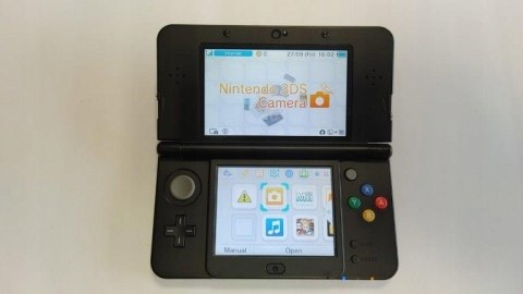 KONSOLA NEW NINTENDO 3DS + RYSIK + KARTA PAMIĘCI + ŁADOWARKA