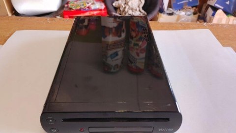NINTENDO WII U 32GB + GAMEPAD + 7 GIER ( W TYM 4 MARIO ) NINTENDO WII U 32GB + GAMEPAD + 7 GIER ( W TYM 4 MARIO )