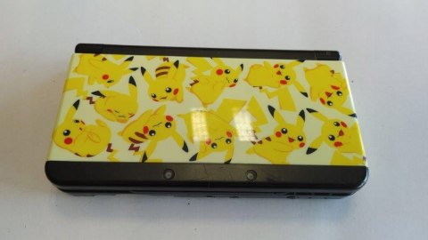 KONSOLA NEW NINTENDO 3DS + COVER PLATE POKEMON PIKACHU + RYSIK KONSOLA NEW NINTENDO 3DS + COVER PLATE POKEMON PIKACHU + RYSIK