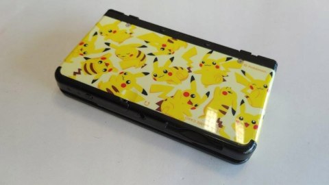 KONSOLA NEW NINTENDO 3DS + COVER PLATE POKEMON PIKACHU + RYSIK KONSOLA NEW NINTENDO 3DS + COVER PLATE POKEMON PIKACHU + RYSIK