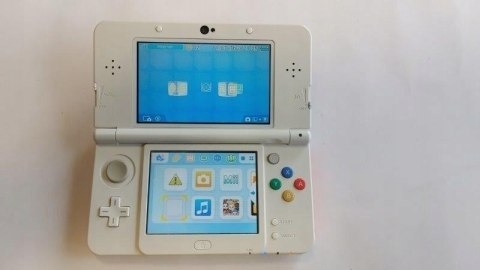 KONSOLA NEW NINTENDO 3DS + KARTA PAMIĘCI + COVER PLATE MARIO