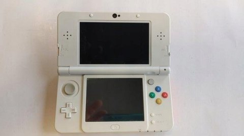 KONSOLA NEW NINTENDO 3DS + KARTA PAMIĘCI + COVER PLATE MARIO KONSOLA NEW NINTENDO 3DS + KARTA PAMIĘCI + COVER PLATE MARIO