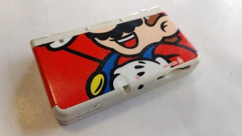 KONSOLA NEW NINTENDO 3DS + KARTA PAMIĘCI + COVER PLATE MARIO KONSOLA NEW NINTENDO 3DS + KARTA PAMIĘCI + COVER PLATE MARIO