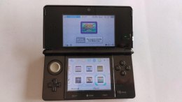 KONSOLA NINTENDO 3DS CZARNA + ORYGINALNA ŁADOWARKA + 6 GIER + RYSIK