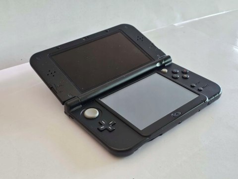 KONSOLA NEW NINTENDO 3DS XL SOLGALEO & LUNALA + RYSIK + KARTA PAMIĘCI KONSOLA NEW NINTENDO 3DS XL SOLGALEO & LUNALA + RYSIK + KARTA PAMIĘCI