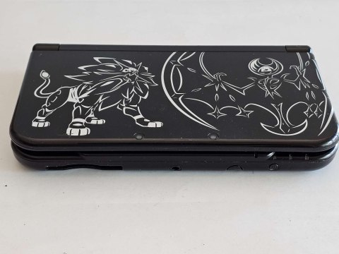 KONSOLA NEW NINTENDO 3DS XL SOLGALEO & LUNALA + RYSIK + KARTA PAMIĘCI KONSOLA NEW NINTENDO 3DS XL SOLGALEO & LUNALA + RYSIK + KARTA PAMIĘCI