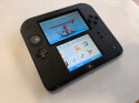 KONSOLA NINTENDO 2DS + KARTA PAMIĘCI + ŁAD + GRA MARIO KART 7