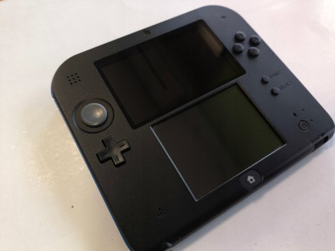 KONSOLA NINTENDO 2DS + KARTA PAMIĘCI + ŁAD + GRA MARIO KART 7 KONSOLA NINTENDO 2DS + KARTA PAMIĘCI + ŁAD + GRA MARIO KART 7