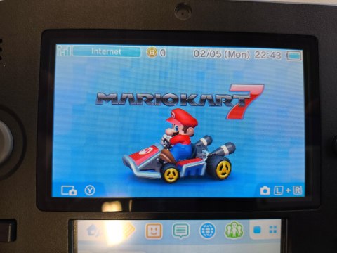 KONSOLA NINTENDO 2DS + KARTA PAMIĘCI + ŁAD + GRA MARIO KART 7 KONSOLA NINTENDO 2DS + KARTA PAMIĘCI + ŁAD + GRA MARIO KART 7